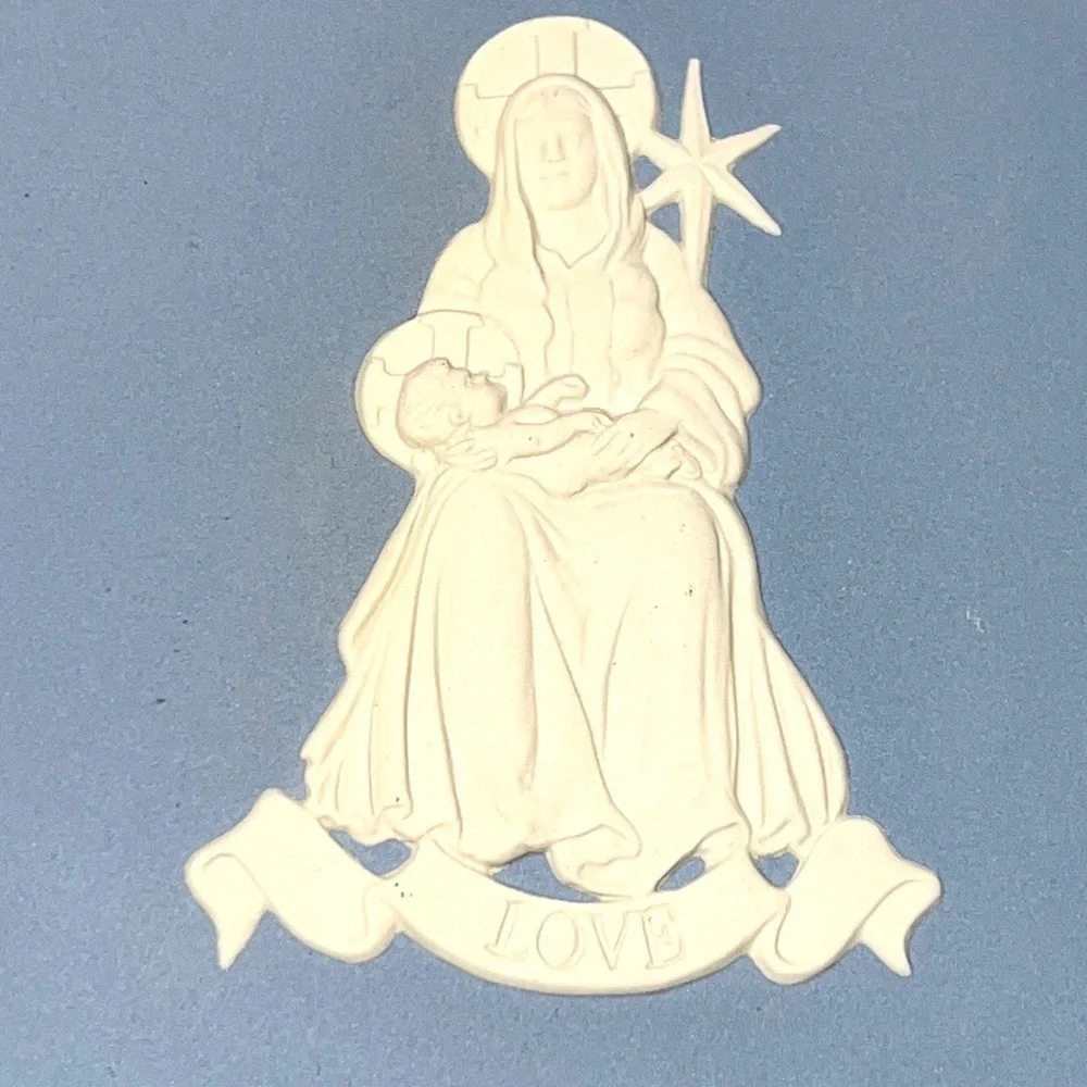 Wedgwood 2002 Japsperware Christmas Plate Love
